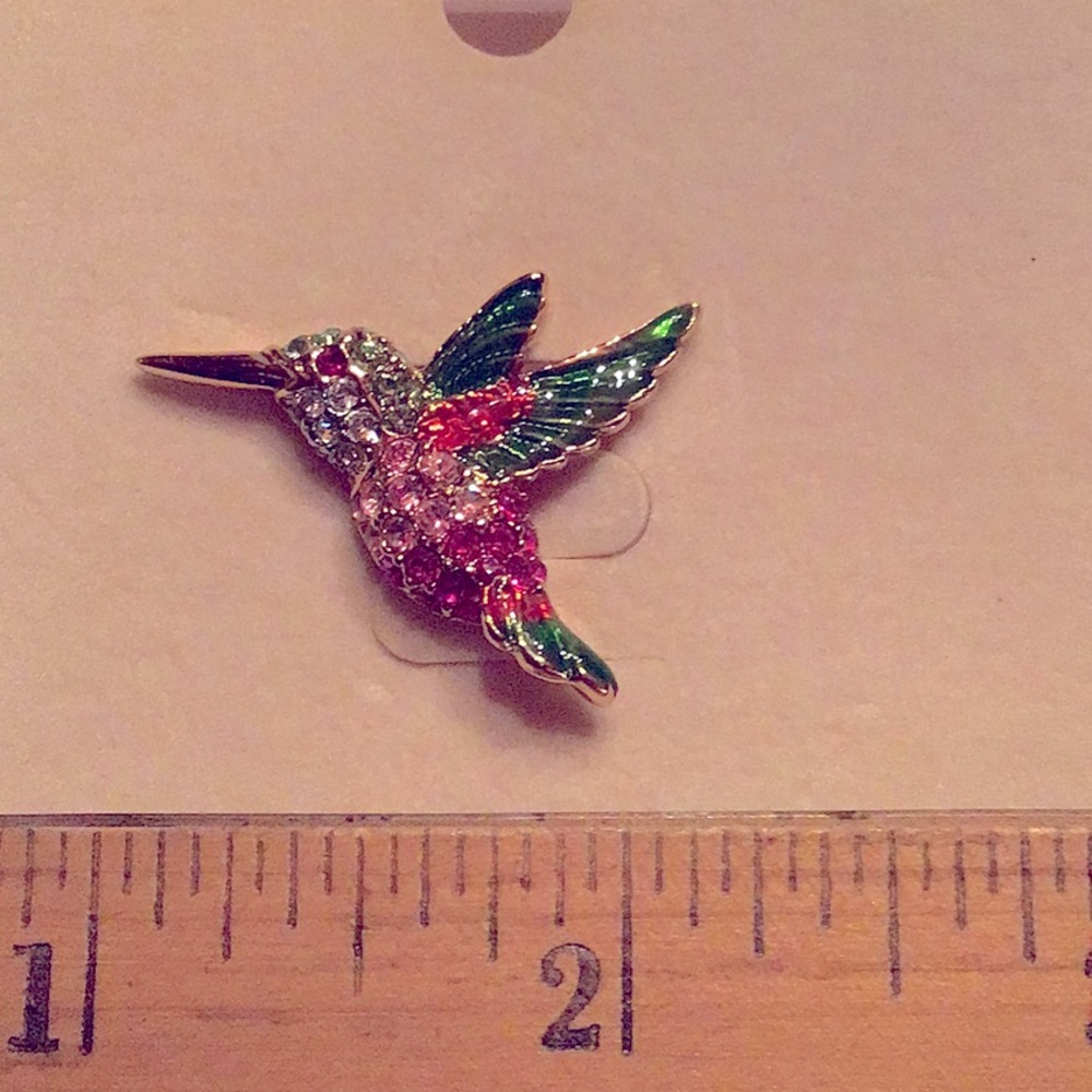 New Mulit colored Hummingbird tie tac pin. Goldtone Swavorski crystals & enamel - Picture 4 of 6